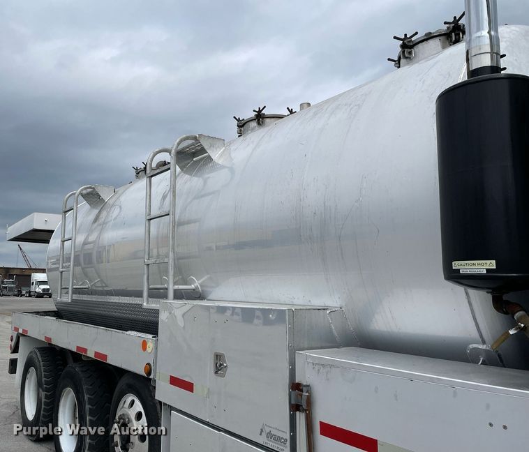 image for item LJ9593 2016 International 7600  vacuum truck