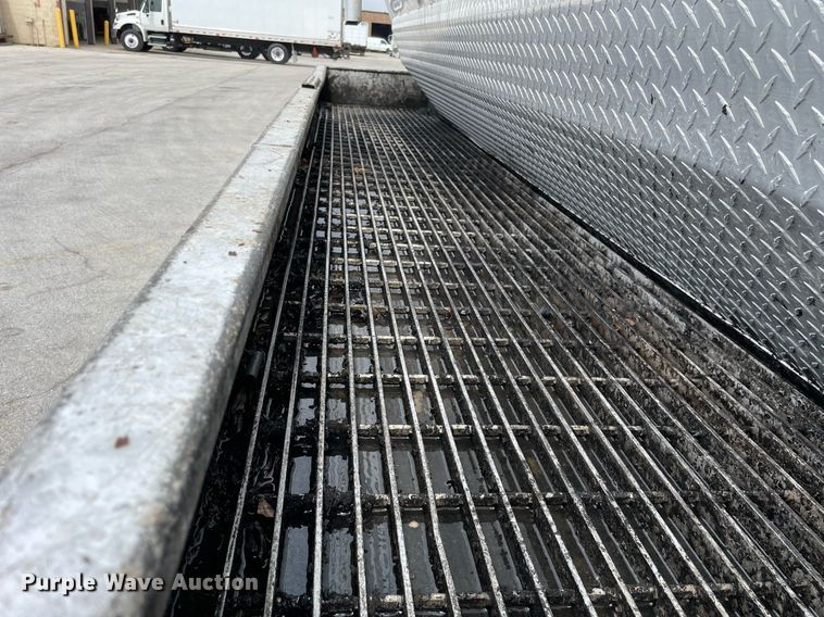 image for item LJ9593 2016 International 7600  vacuum truck