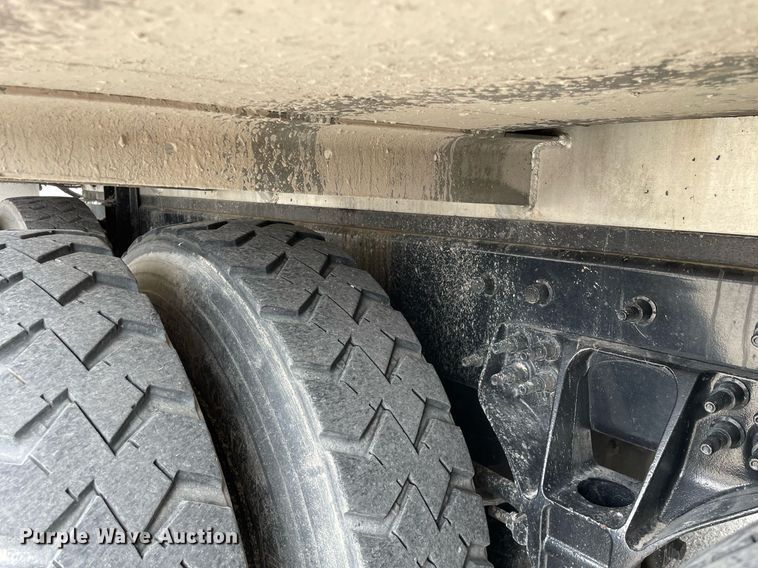 image for item LJ9593 2016 International 7600  vacuum truck