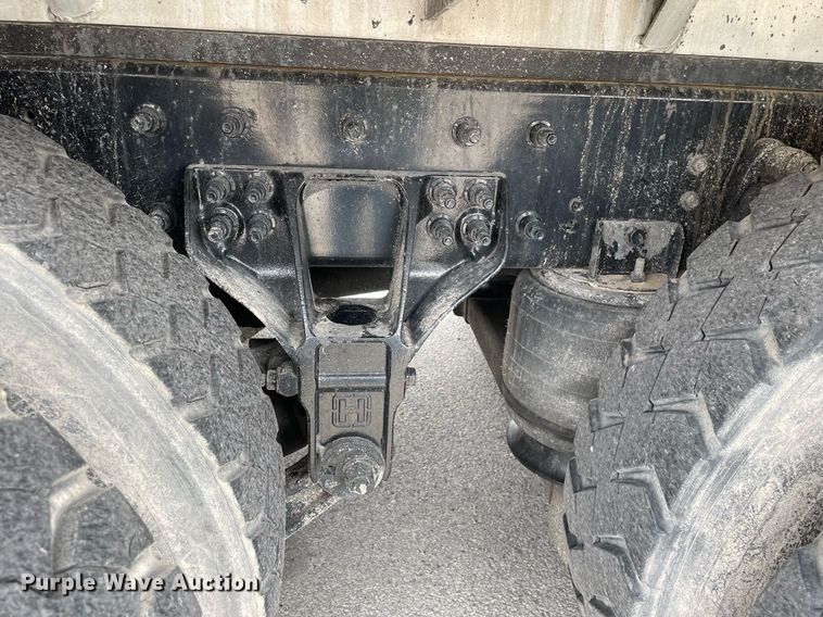 image for item LJ9593 2016 International 7600  vacuum truck