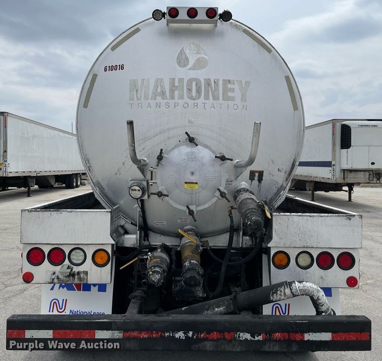 image for item LJ9593 2016 International 7600  vacuum truck