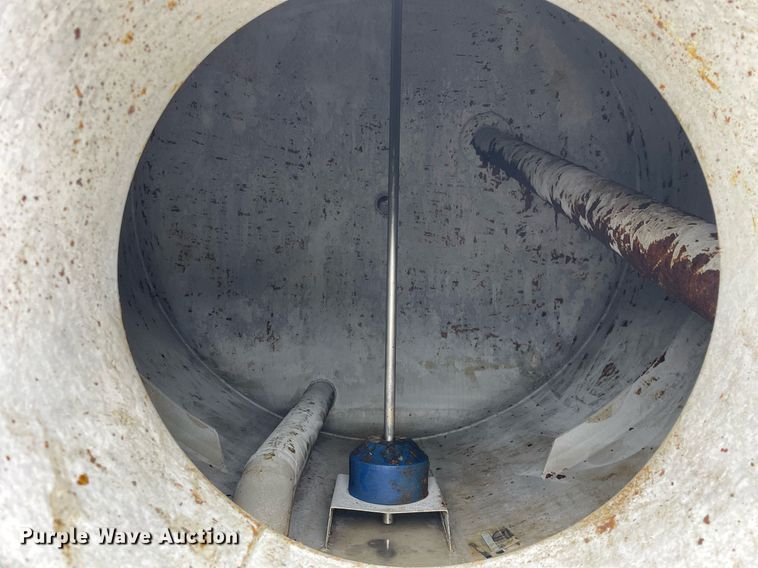 image for item LJ9593 2016 International 7600  vacuum truck