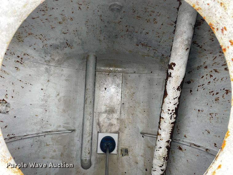 image for item LJ9593 2016 International 7600  vacuum truck