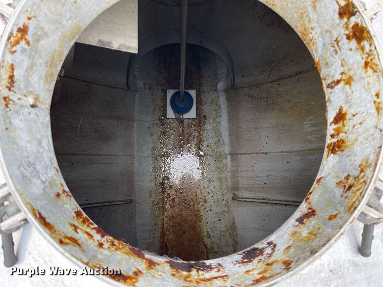 image for item LJ9593 2016 International 7600  vacuum truck