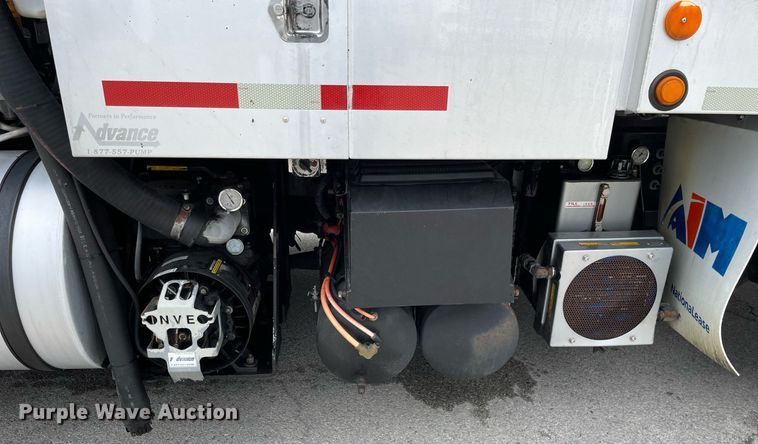 image for item LJ9593 2016 International 7600  vacuum truck