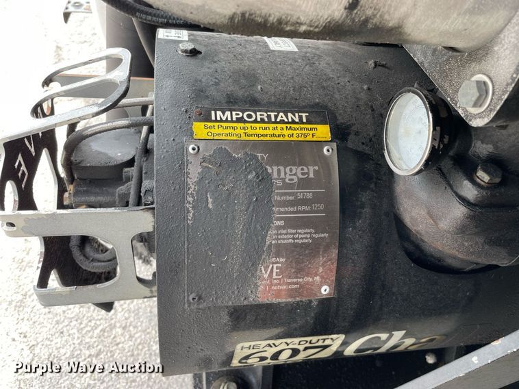 image for item LJ9593 2016 International 7600  vacuum truck