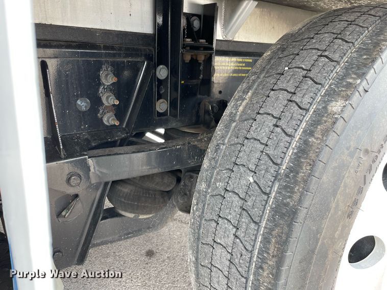 image for item LJ9593 2016 International 7600  vacuum truck