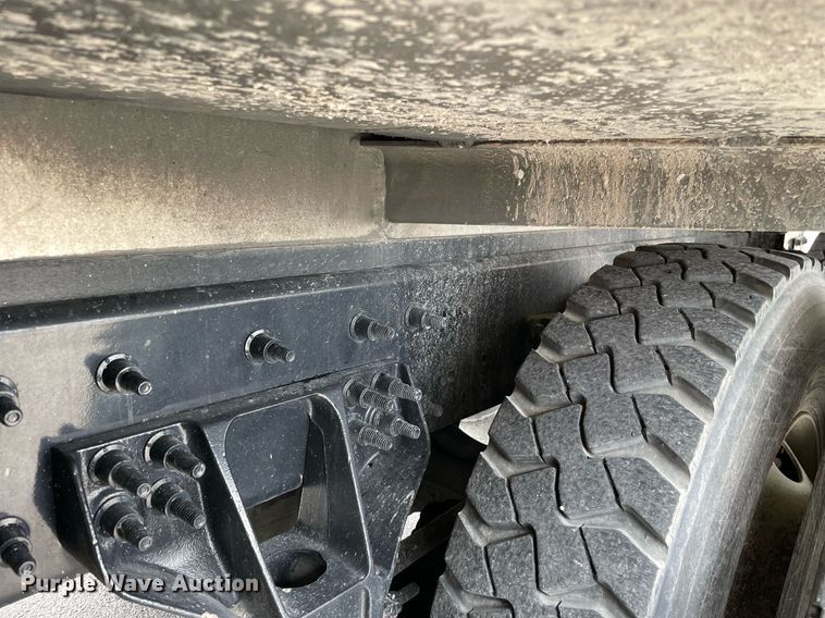 image for item LJ9593 2016 International 7600  vacuum truck