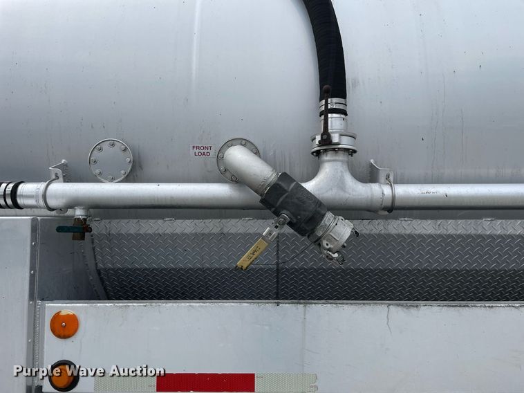 image for item LJ9593 2016 International 7600  vacuum truck