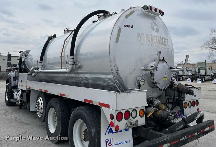 image for item LJ9593 2016 International 7600  vacuum truck