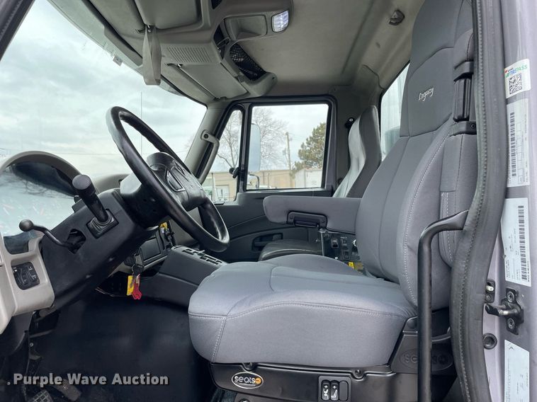 image for item LJ9593 2016 International 7600  vacuum truck