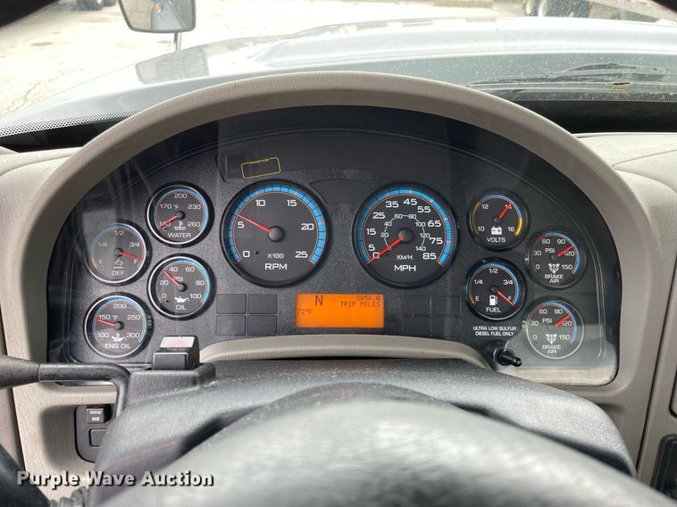 image for item LJ9593 2016 International 7600  vacuum truck