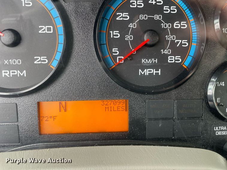 image for item LJ9593 2016 International 7600  vacuum truck