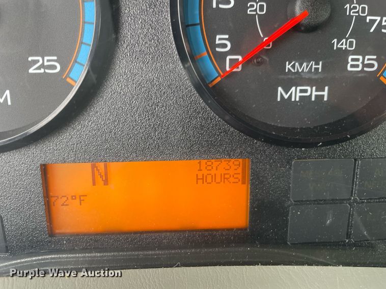 image for item LJ9593 2016 International 7600  vacuum truck