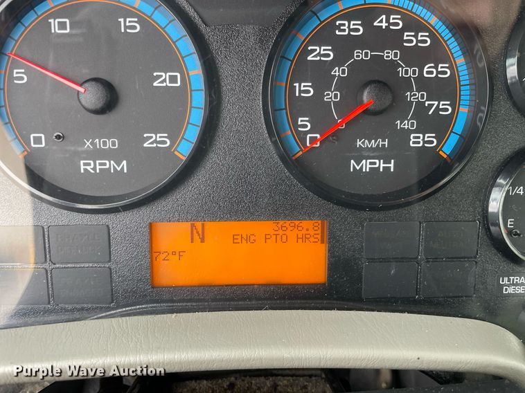 image for item LJ9593 2016 International 7600  vacuum truck