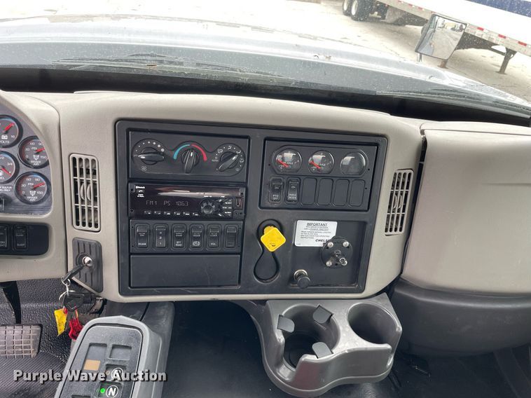 image for item LJ9593 2016 International 7600  vacuum truck