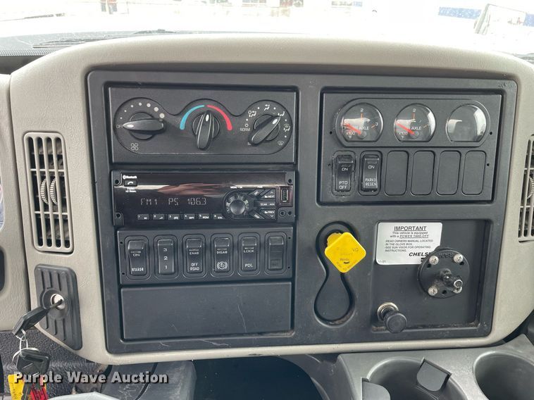 image for item LJ9593 2016 International 7600  vacuum truck