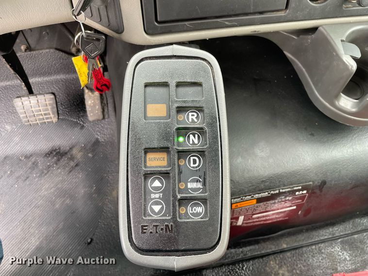 image for item LJ9593 2016 International 7600  vacuum truck