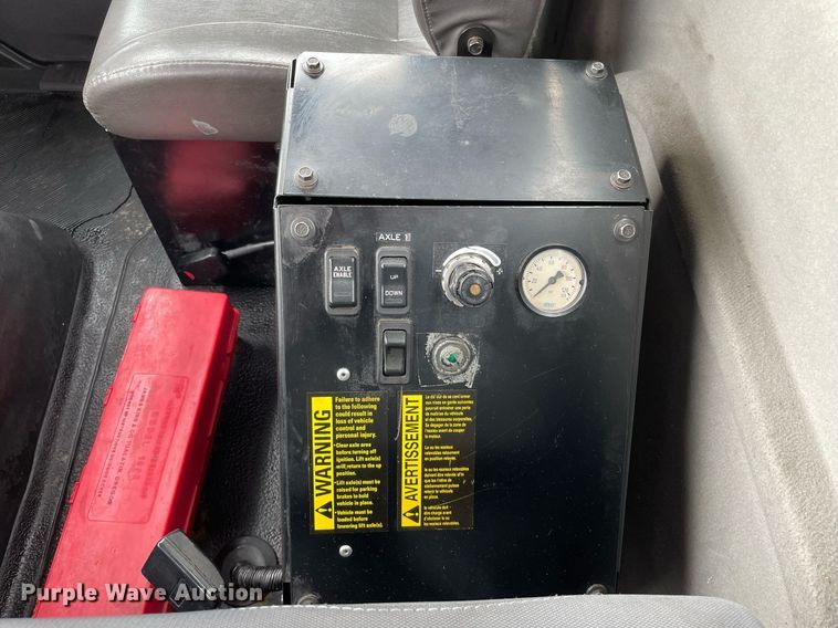 image for item LJ9593 2016 International 7600  vacuum truck