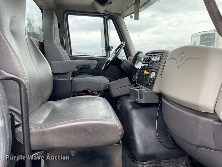 image for item LJ9593 2016 International 7600  vacuum truck