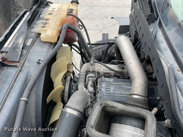 image for item LJ9593 2016 International 7600  vacuum truck