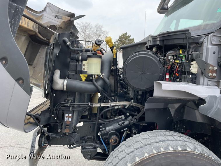 image for item LJ9593 2016 International 7600  vacuum truck