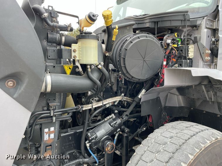 image for item LJ9593 2016 International 7600  vacuum truck