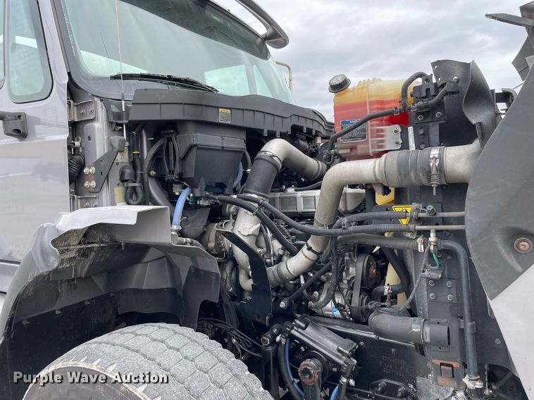 image for item LJ9593 2016 International 7600  vacuum truck