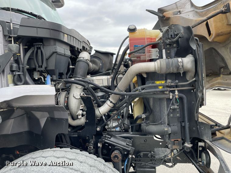 image for item LJ9593 2016 International 7600  vacuum truck