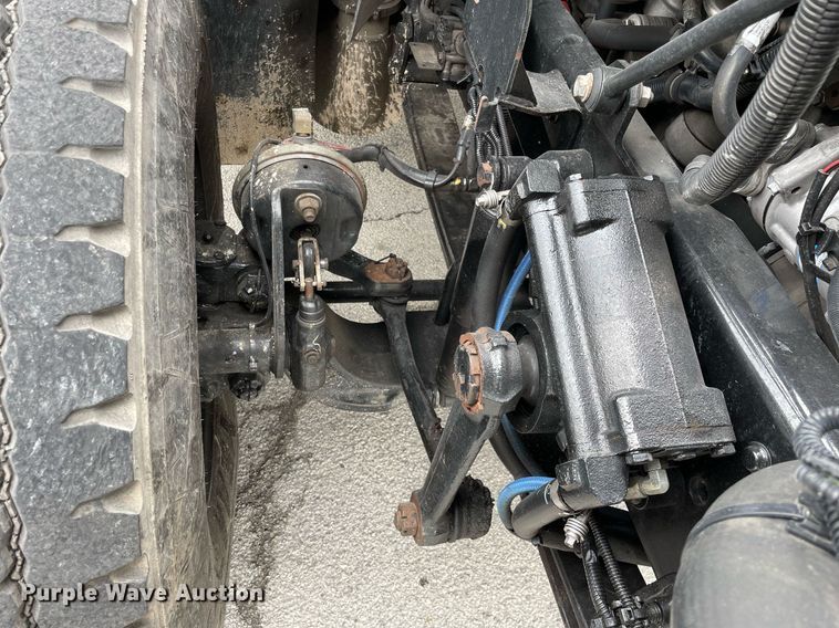 image for item LJ9593 2016 International 7600  vacuum truck