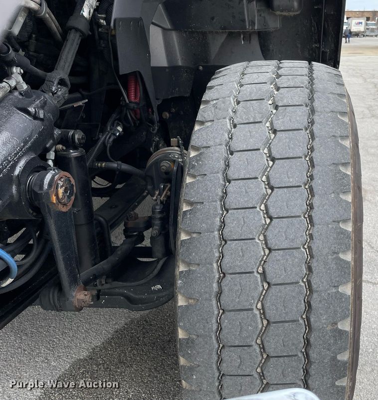 image for item LJ9593 2016 International 7600  vacuum truck