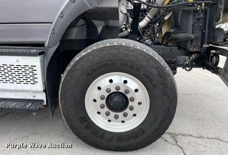 image for item LJ9593 2016 International 7600  vacuum truck