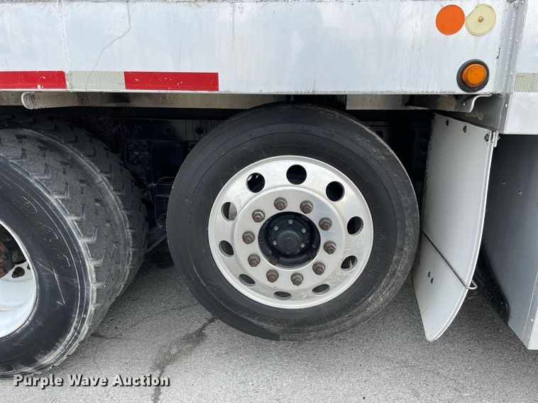 image for item LJ9593 2016 International 7600  vacuum truck