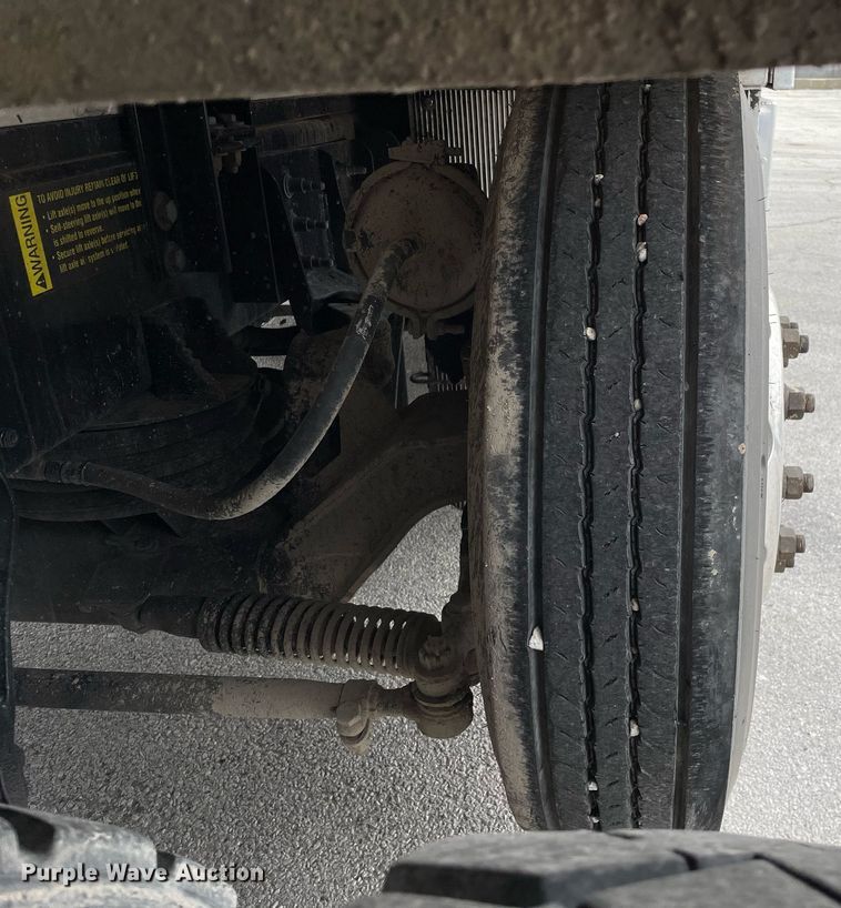 image for item LJ9593 2016 International 7600  vacuum truck