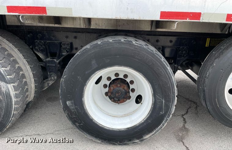 image for item LJ9593 2016 International 7600  vacuum truck