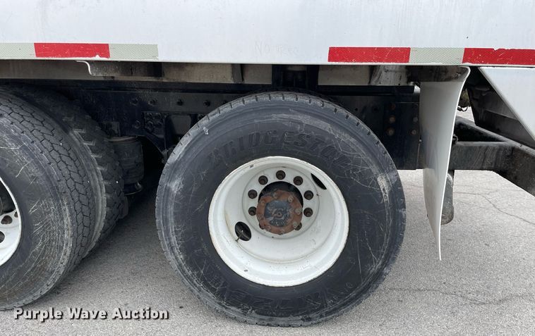 image for item LJ9593 2016 International 7600  vacuum truck