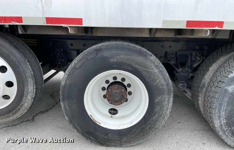 image for item LJ9593 2016 International 7600  vacuum truck