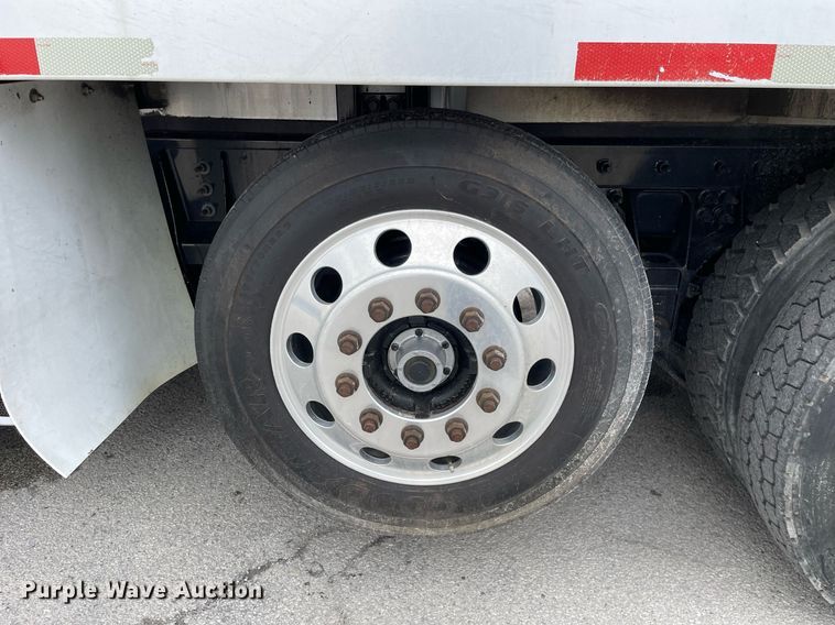 image for item LJ9593 2016 International 7600  vacuum truck