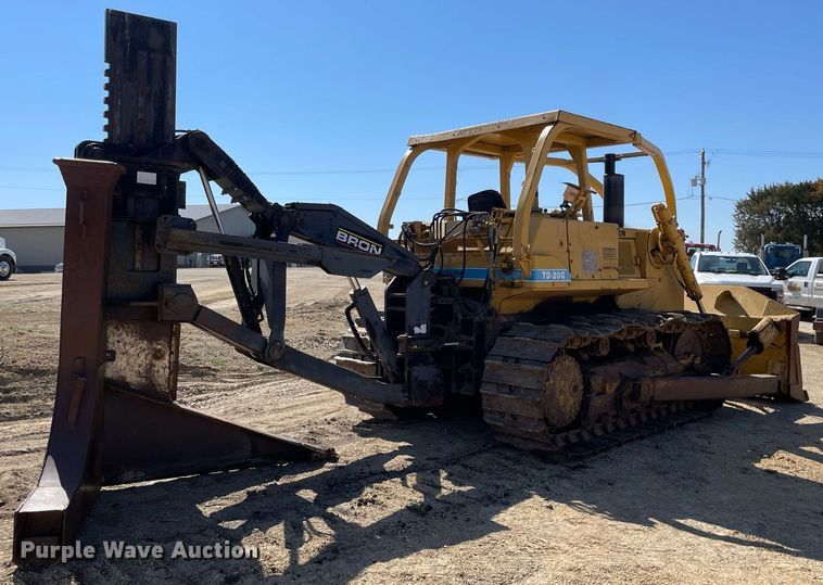 image for item LJ9609 1987 Dresser TD20G  dozer with Bron tile plow