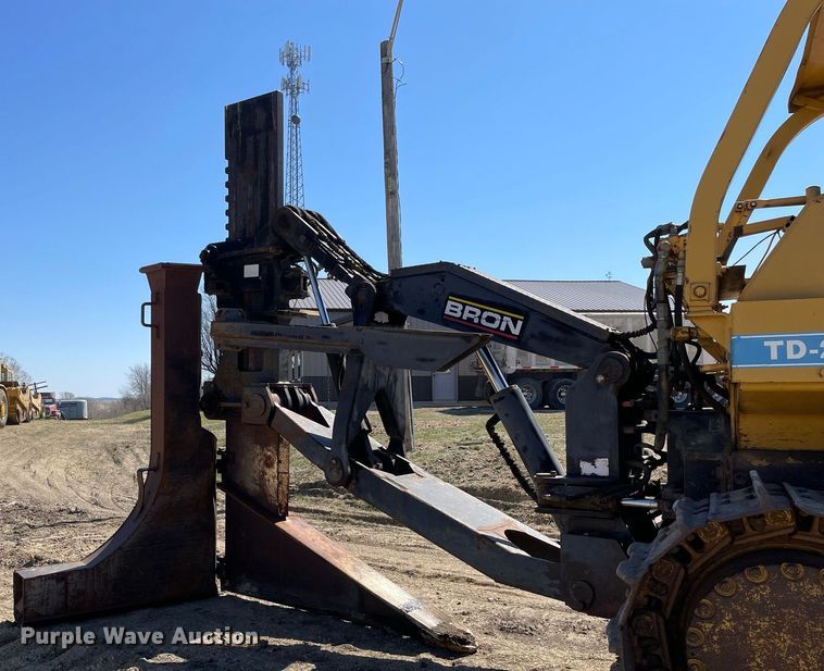 image for item LJ9609 1987 Dresser TD20G  dozer with Bron tile plow
