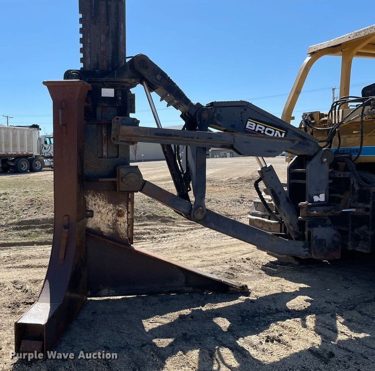 image for item LJ9609 1987 Dresser TD20G  dozer with Bron tile plow