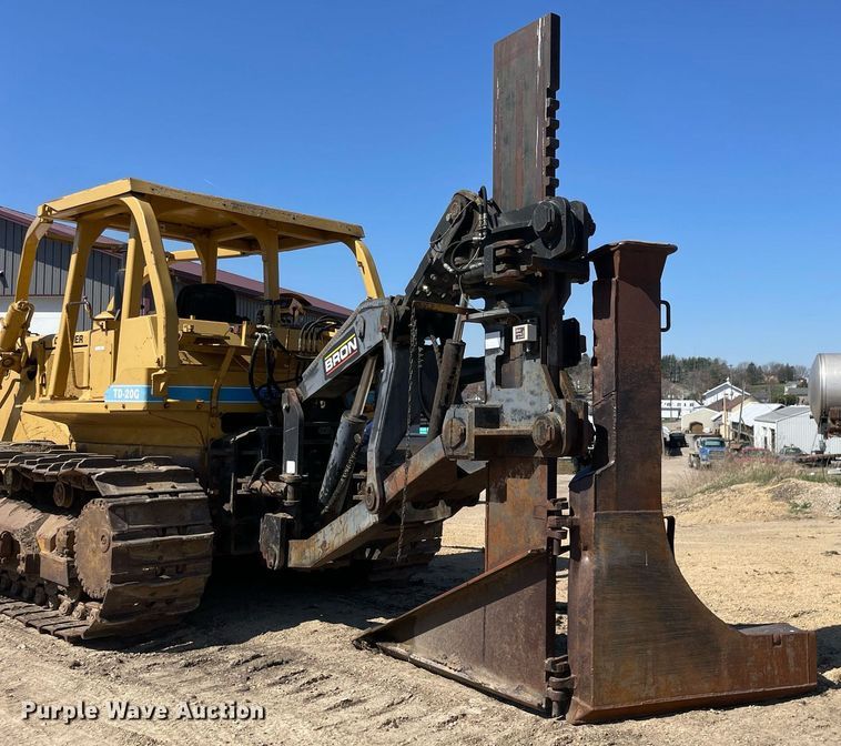 image for item LJ9609 1987 Dresser TD20G  dozer with Bron tile plow