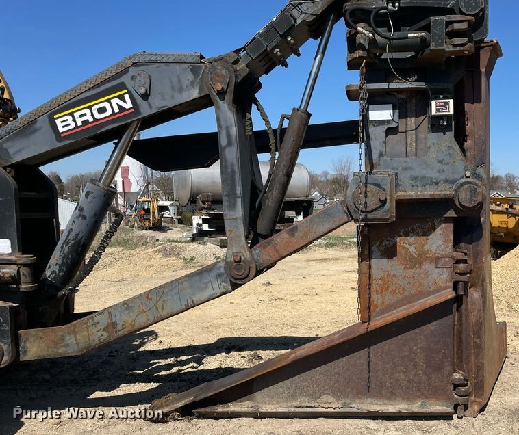 image for item LJ9609 1987 Dresser TD20G  dozer with Bron tile plow