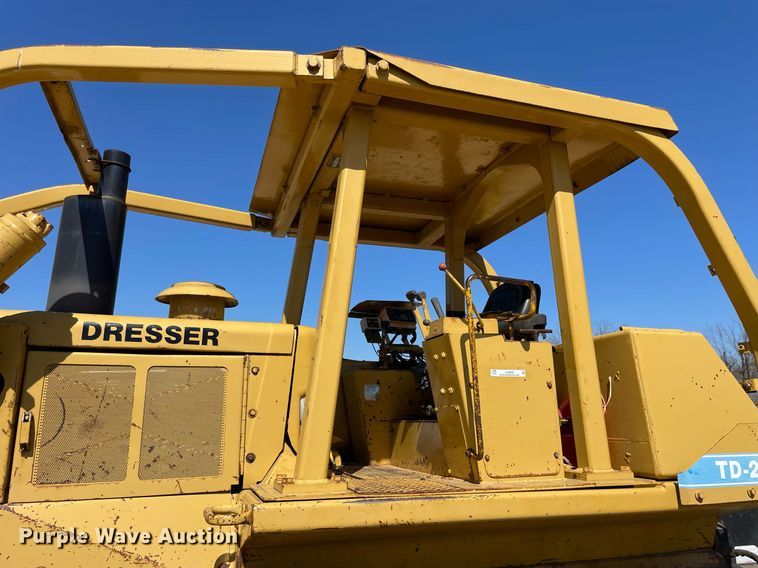 image for item LJ9609 1987 Dresser TD20G  dozer with Bron tile plow
