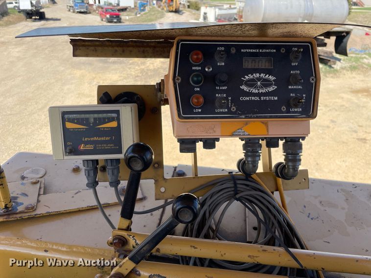 image for item LJ9609 1987 Dresser TD20G  dozer with Bron tile plow