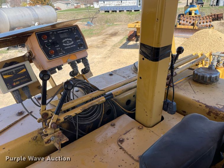 image for item LJ9609 1987 Dresser TD20G  dozer with Bron tile plow