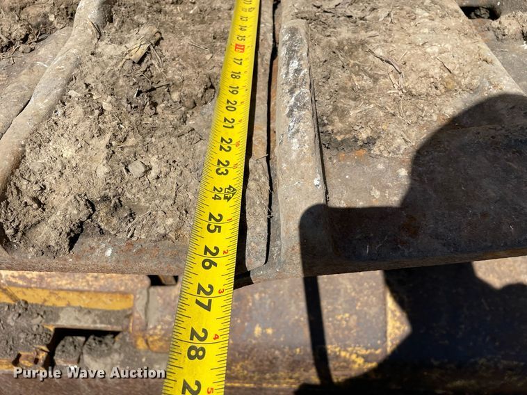 image for item LJ9609 1987 Dresser TD20G  dozer with Bron tile plow