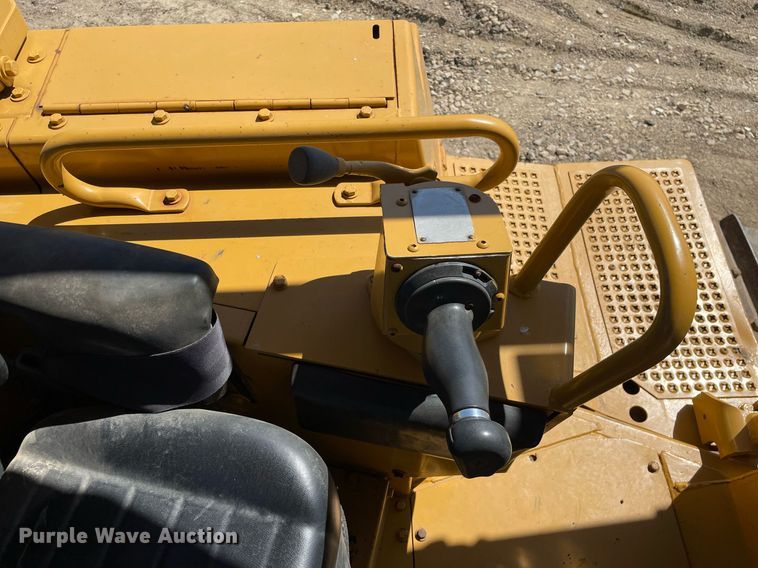 image for item LJ9611 Caterpillar D6H XL Series II  dozer