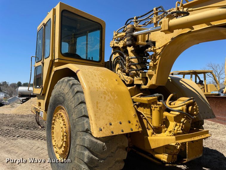 image for item LJ9612 1986 Caterpillar 621B  conventional scraper