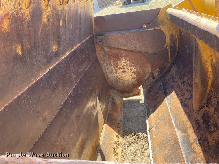 image for item LJ9612 1986 Caterpillar 621B  conventional scraper